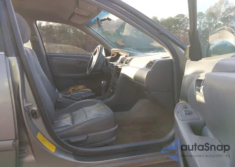 2001 Toyota Camry Le z USA, uszkodzony, nr VIN JT2BG28K810539370